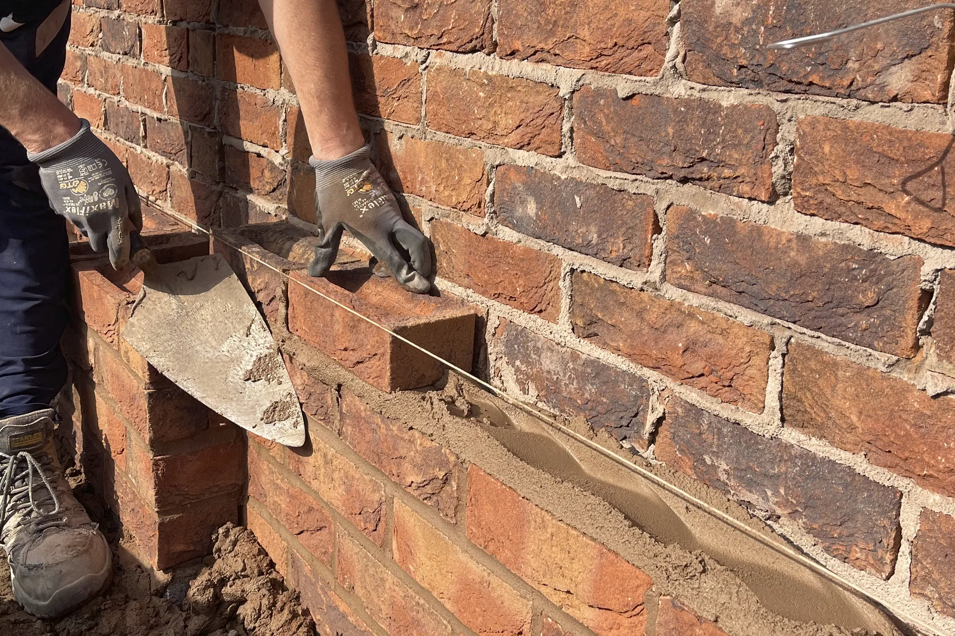 Bricklaying Frog up or frog down when laying bricks